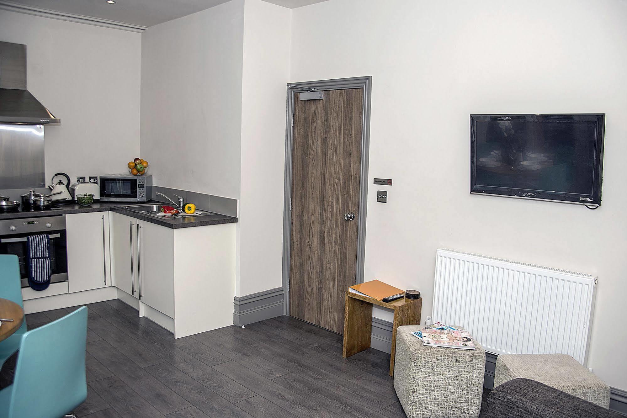 Base Serviced Apartments - City Road Chester Zewnętrze zdjęcie