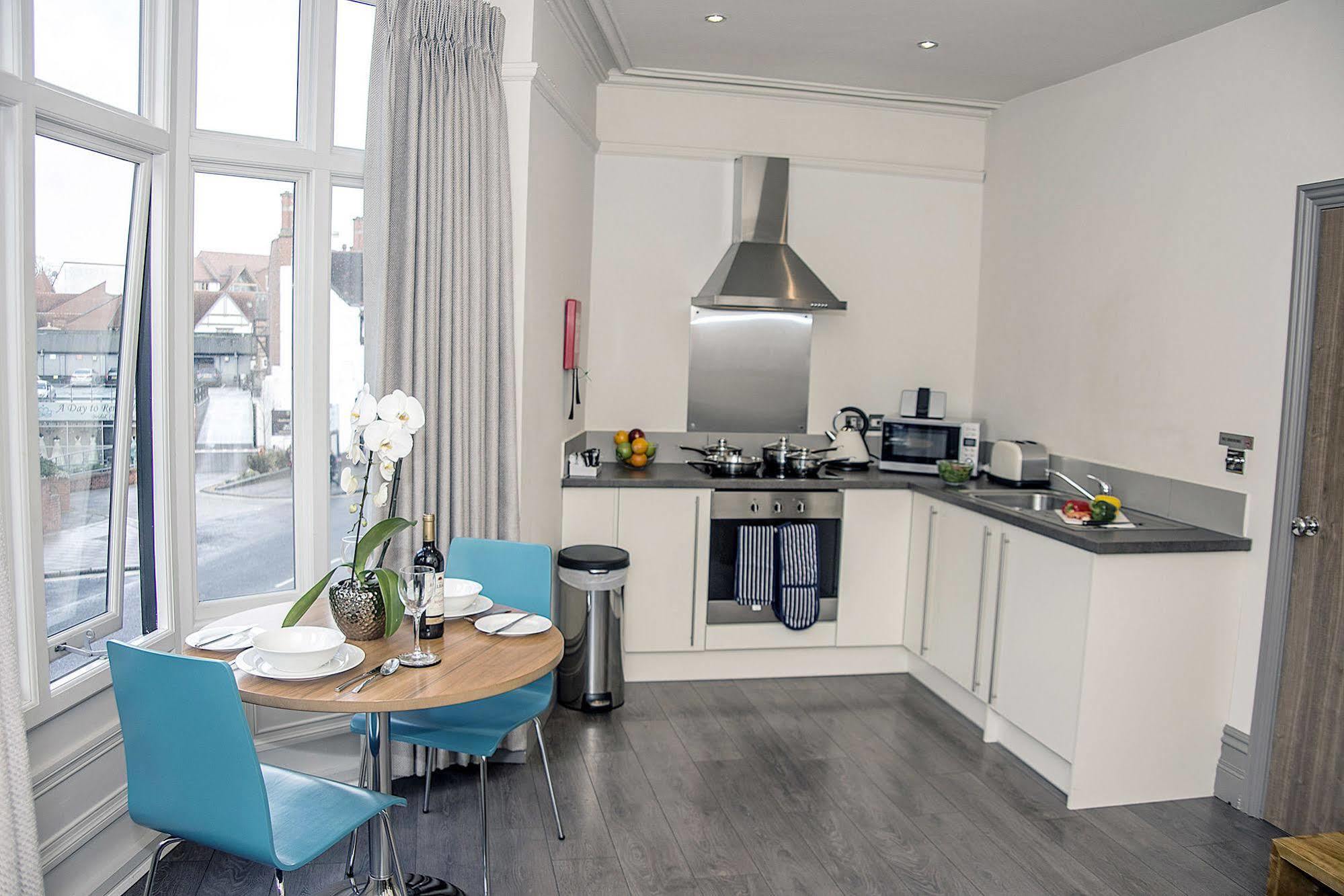Base Serviced Apartments - City Road Chester Zewnętrze zdjęcie