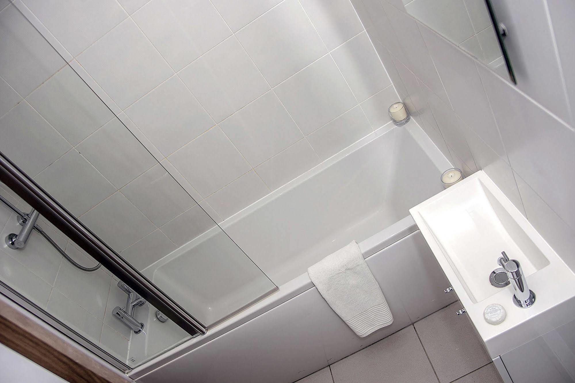 Base Serviced Apartments - City Road Chester Zewnętrze zdjęcie