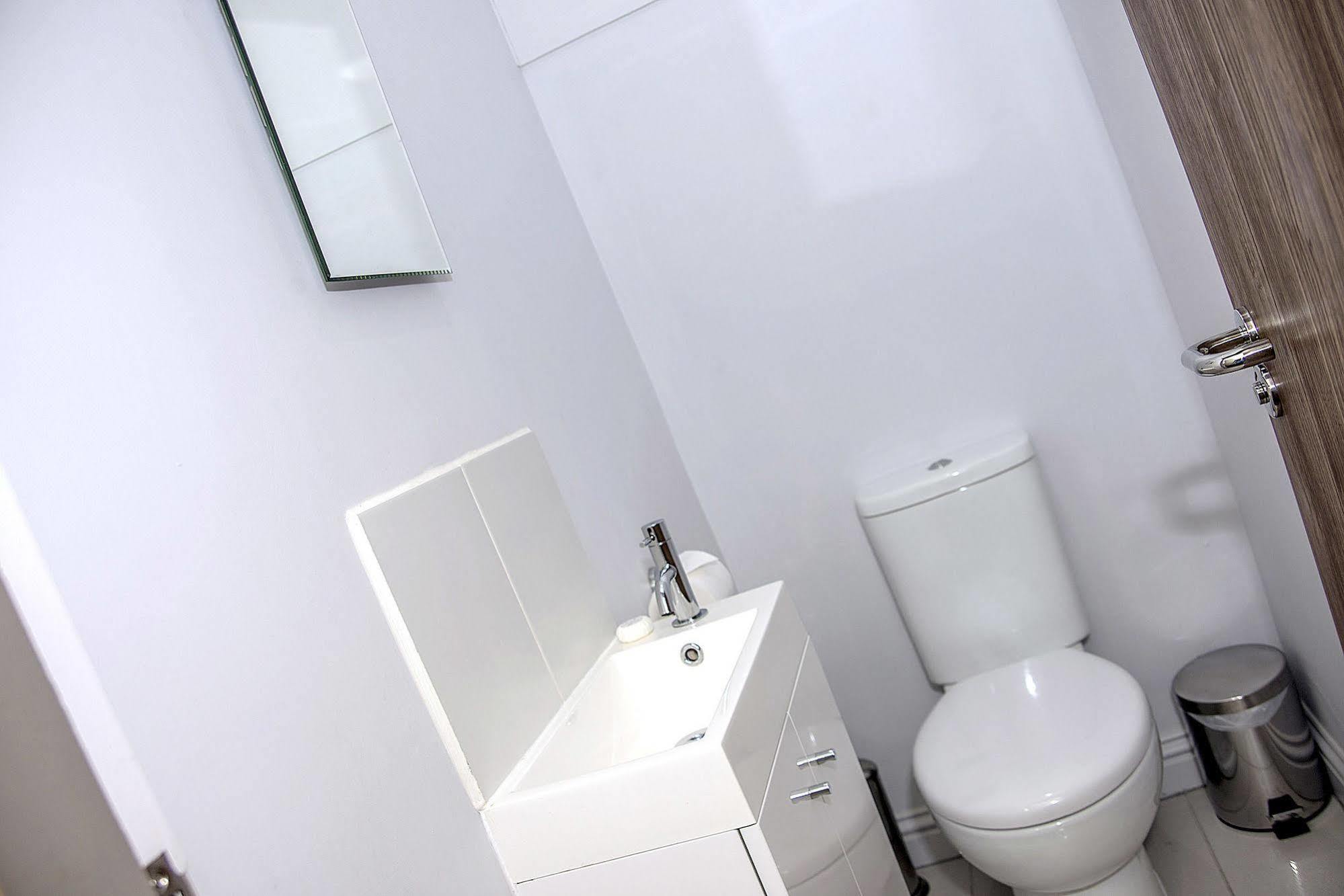 Base Serviced Apartments - City Road Chester Zewnętrze zdjęcie