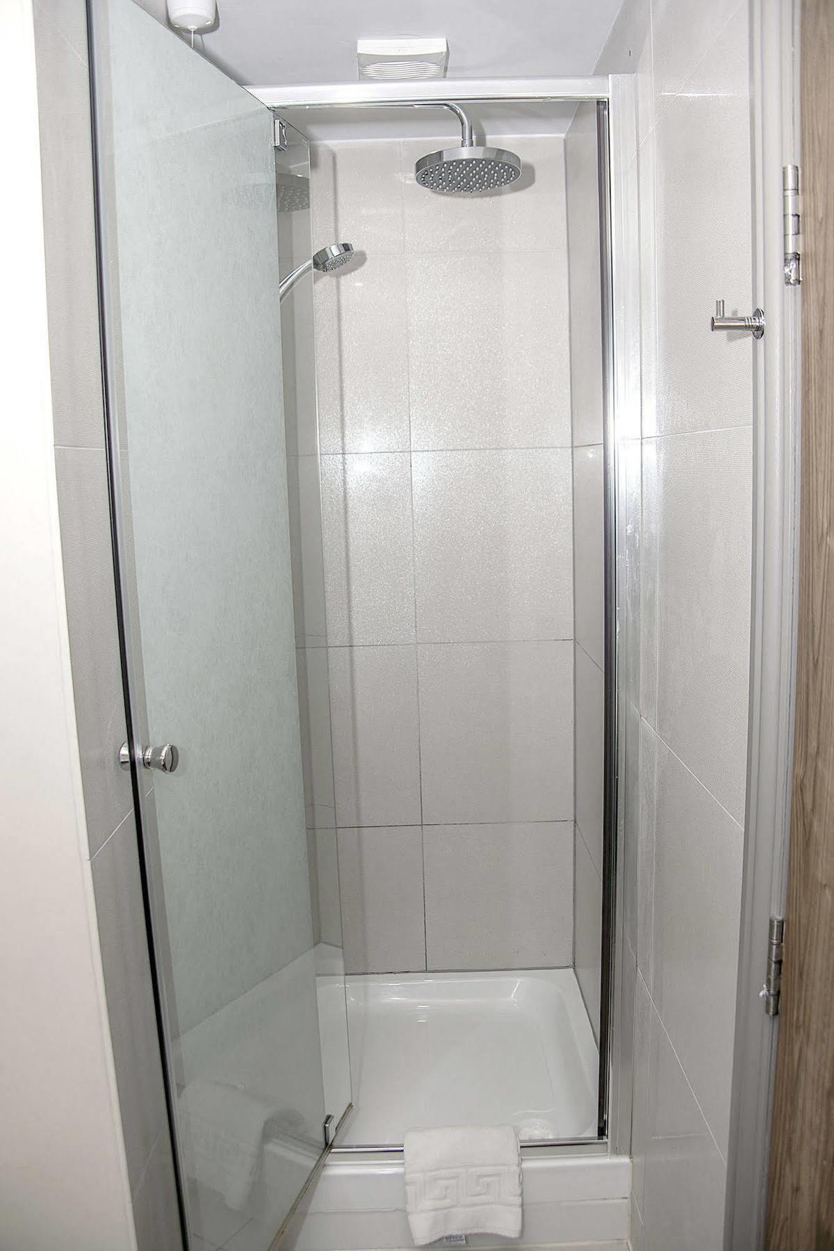 Base Serviced Apartments - City Road Chester Zewnętrze zdjęcie