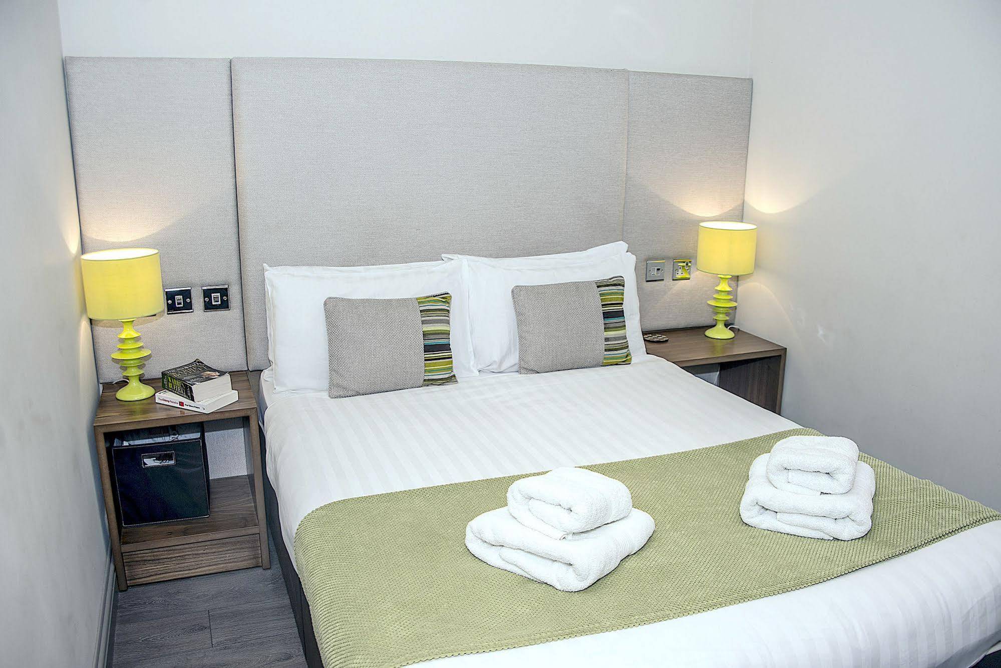 Base Serviced Apartments - City Road Chester Zewnętrze zdjęcie