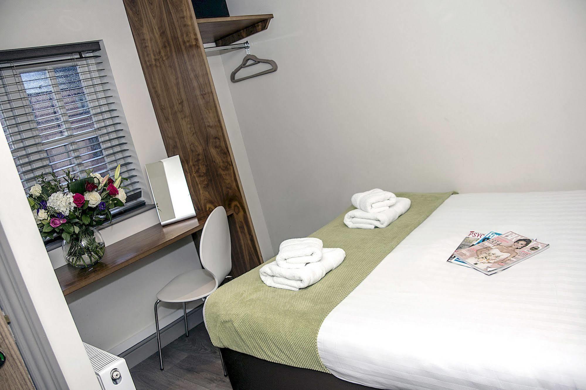 Base Serviced Apartments - City Road Chester Zewnętrze zdjęcie