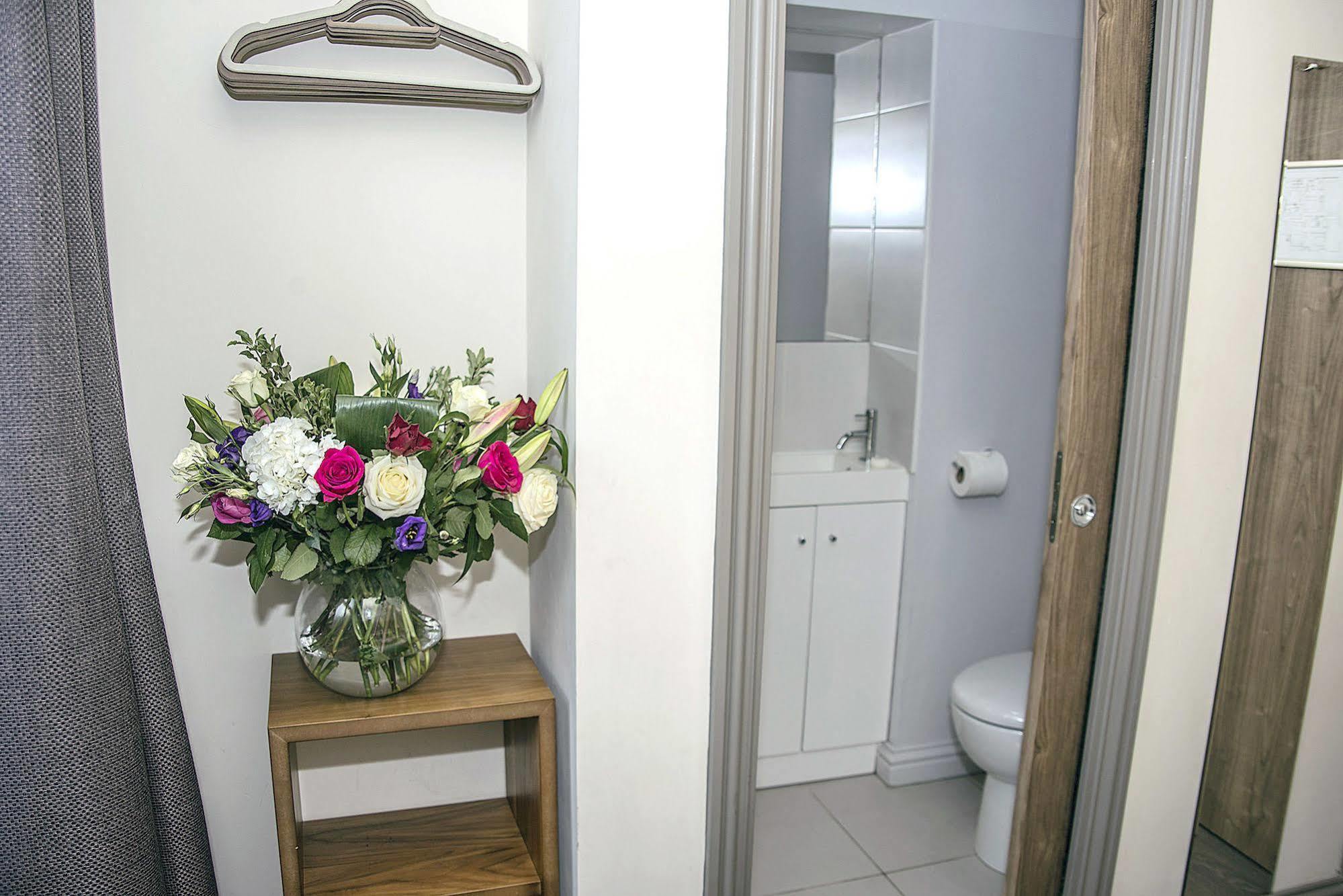 Base Serviced Apartments - City Road Chester Zewnętrze zdjęcie